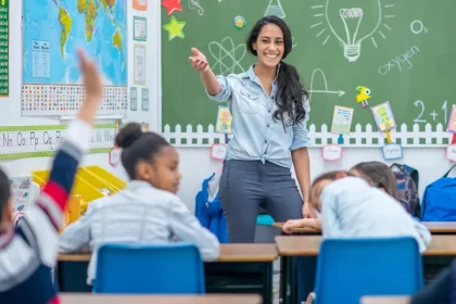 ¿Reemplazarán los Robots a los Profesores? La Nueva Amenaza de la IA en la Educación - 19