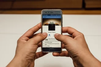 Meta Cambia de Estrategia: La Nueva Etiqueta "Información de IA" - 13